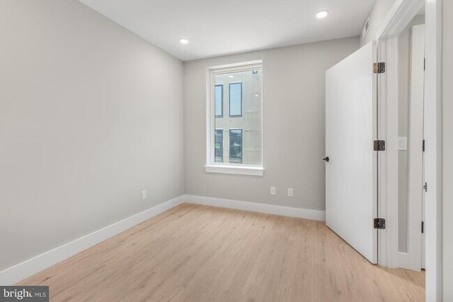 Building Photo - 1144 Frankford Ave