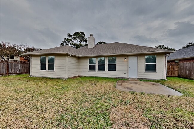 Building Photo - 8831 Aberdeen Oaks Dr