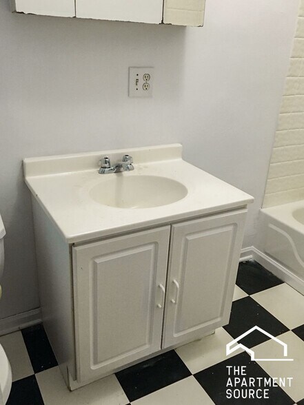 Building Photo - 1942 W Winona St