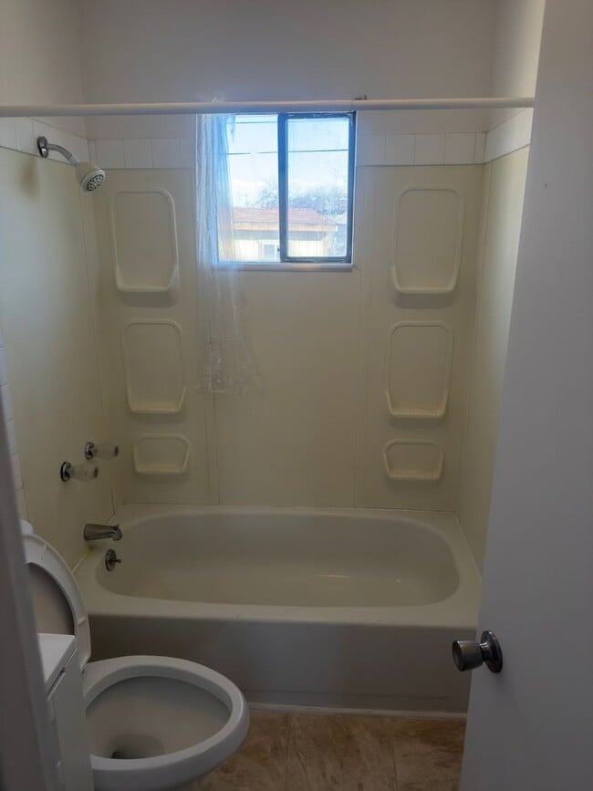 Building Photo - Remodeled 3 Bed 1 Bath Home Close to Downtown Grand Junction