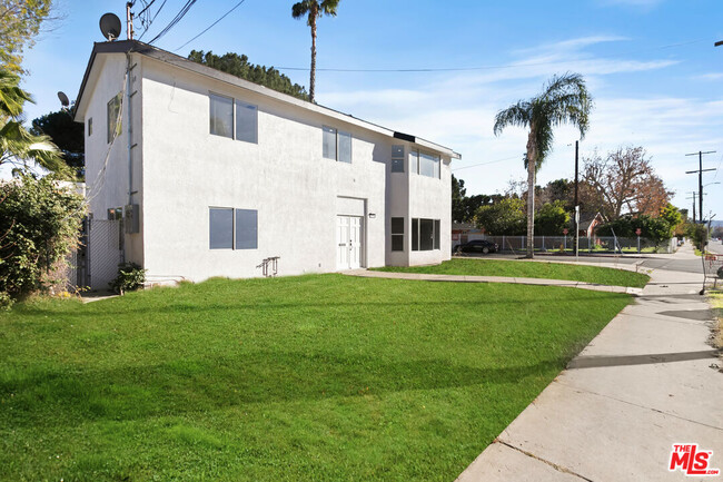 Building Photo - 7904 Tampa Ave
