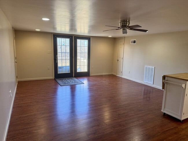 Building Photo - 3515 Mint Rd