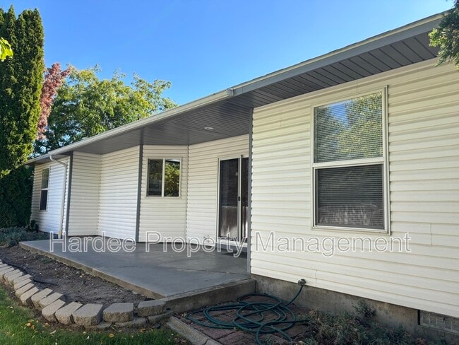 Building Photo - 1422 Allante Pl