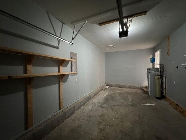 Building Photo - Beautiful Single Family Home