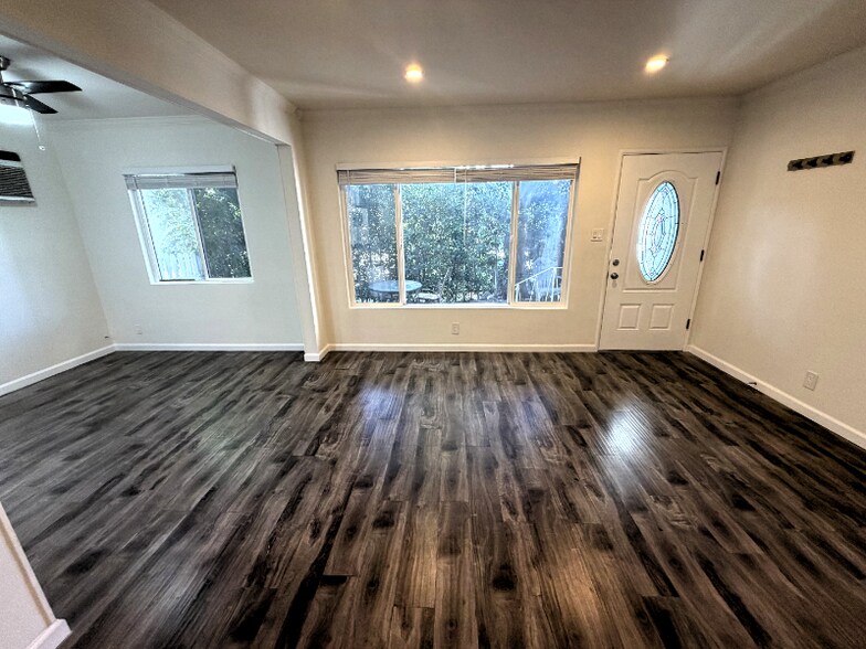 Building Photo - 1040 N Sierra Bonita Ave