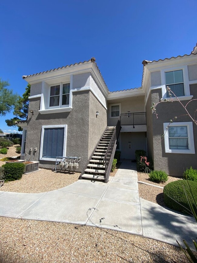Building Photo - AMERICANA Property Mgmt - 3 beds Condo in ...