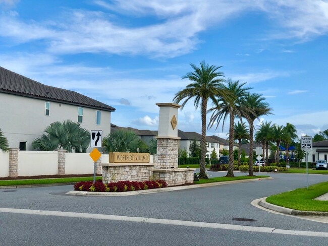 Building Photo - 12635 Salomon Cove Dr