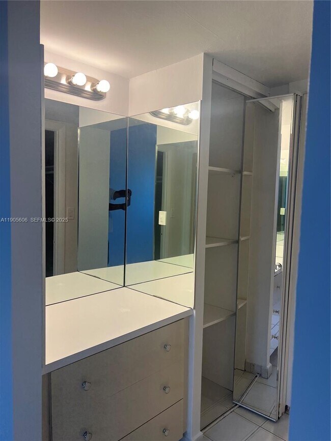 Building Photo - 401 Ocean Dr