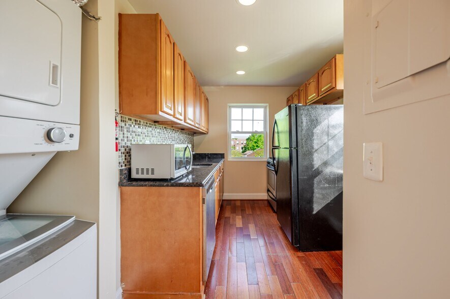 Building Photo - 3868 9th St SE