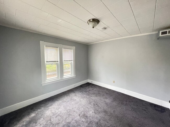 Building Photo - 139 W Hollis St