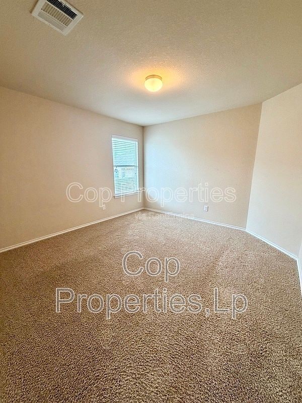 Building Photo - 741 Clearbrook Ave