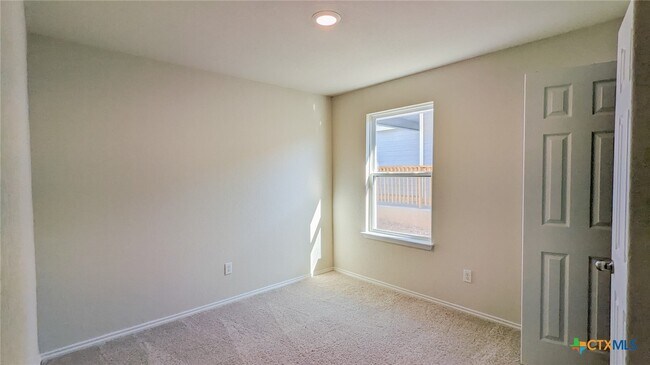 Building Photo - 521 Autumn Blaze