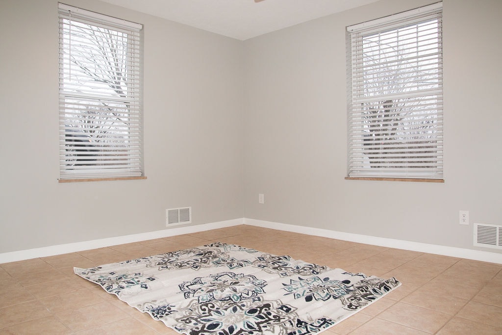 Building Photo - 809 Diamond Ct