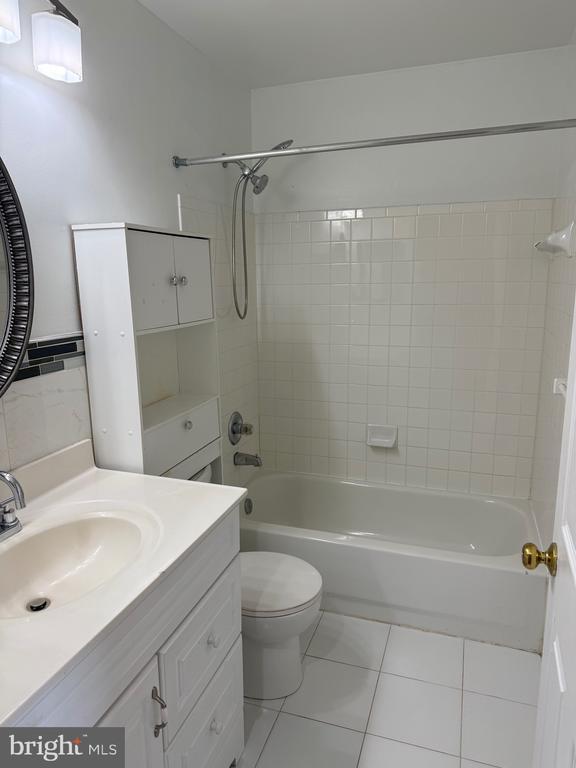 Building Photo - 16918 Toms River Loop