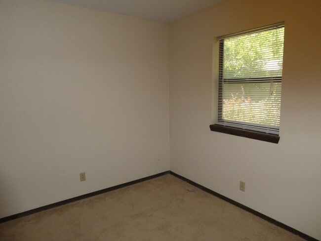 Building Photo - 2 bedroom 1 bath in West Columbia