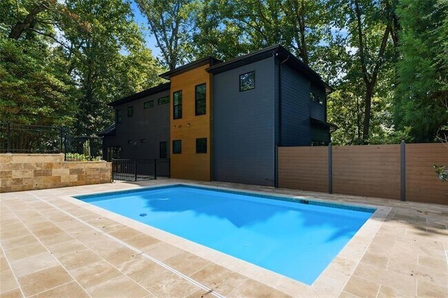 Building Photo - 4250 Carmain Dr NE