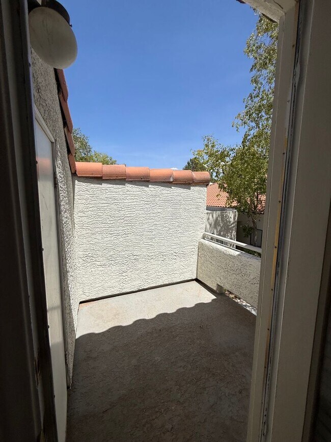 Building Photo - TWO BEDROOM TOWNHOME IN THE LAKES WITH GARAGE AND ATTACHED CARPORT