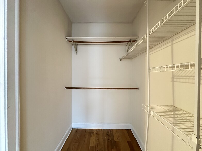 Building Photo - 2849 N Burling St