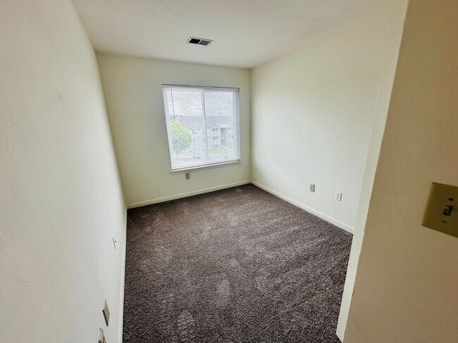Building Photo - 1205L University Terrace