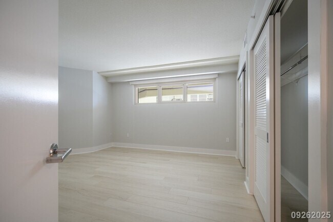 Building Photo - Luxury 3 Bed 2 Bath in the Allure