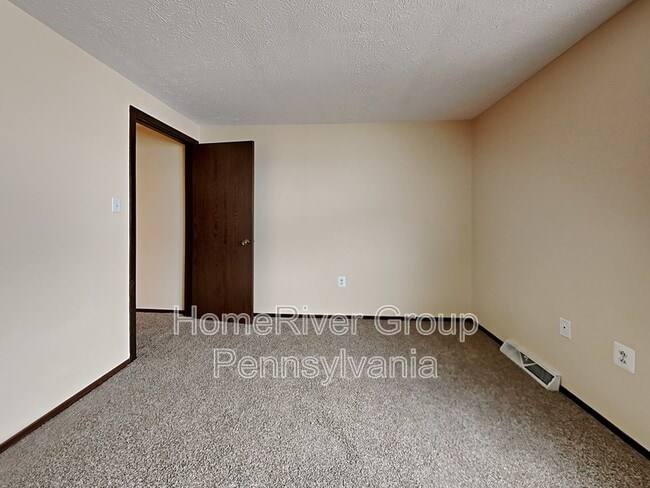 Building Photo - 331 Carters Grove Dr