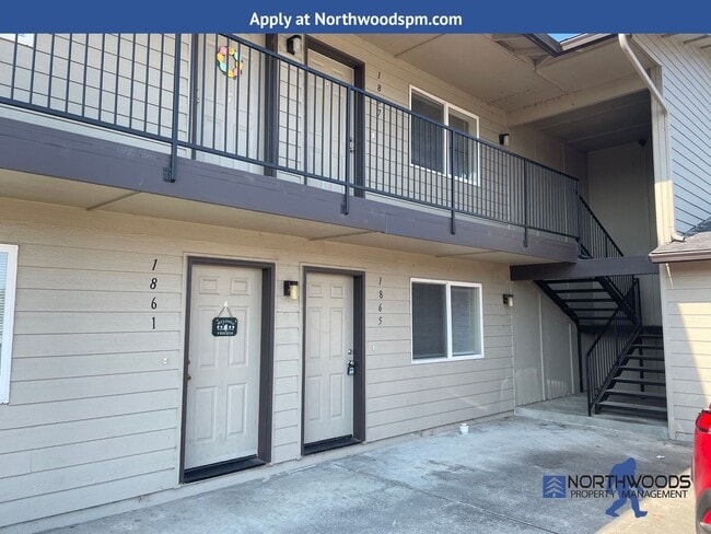 Building Photo - Very Nice 2 Bedroom 1 Bath Condo-Located i...