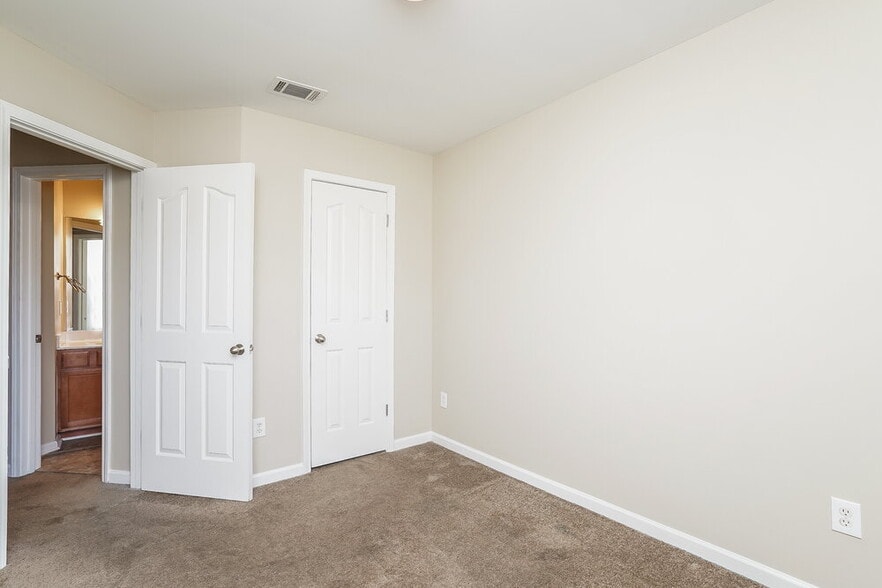 Building Photo - 8043 Logan Dr