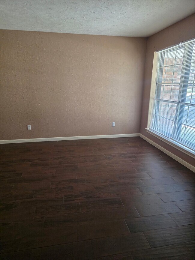 Building Photo - 2703 Westfield St