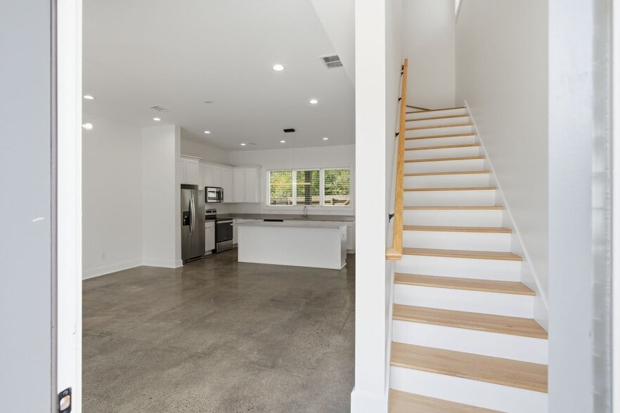 Building Photo - 1536 Yarra St