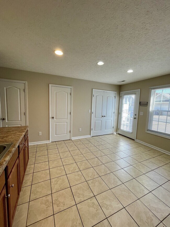 Building Photo - 607 Capstone Dr