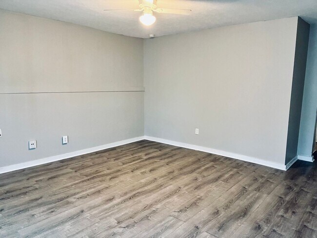 Building Photo - Updated 2 bedroom Portland house- Section ...