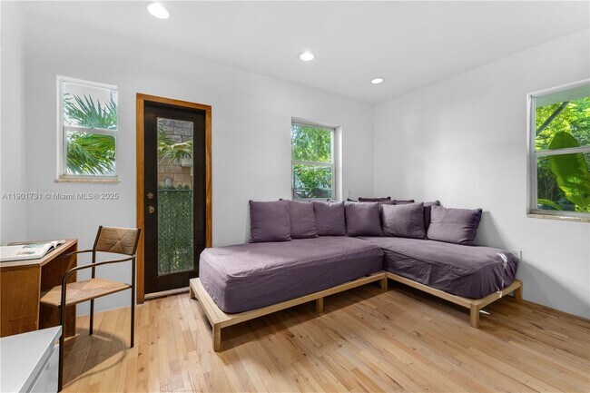 Building Photo - 226 Jefferson Ave