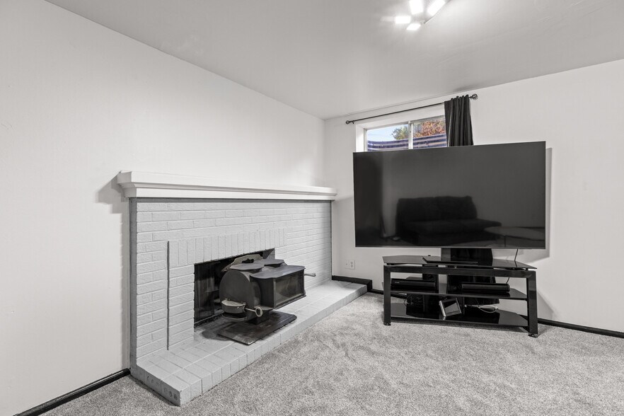 Building Photo - 16562 E Louisiana Dr