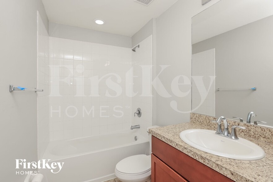 Building Photo - 2423 NW 19th Pl