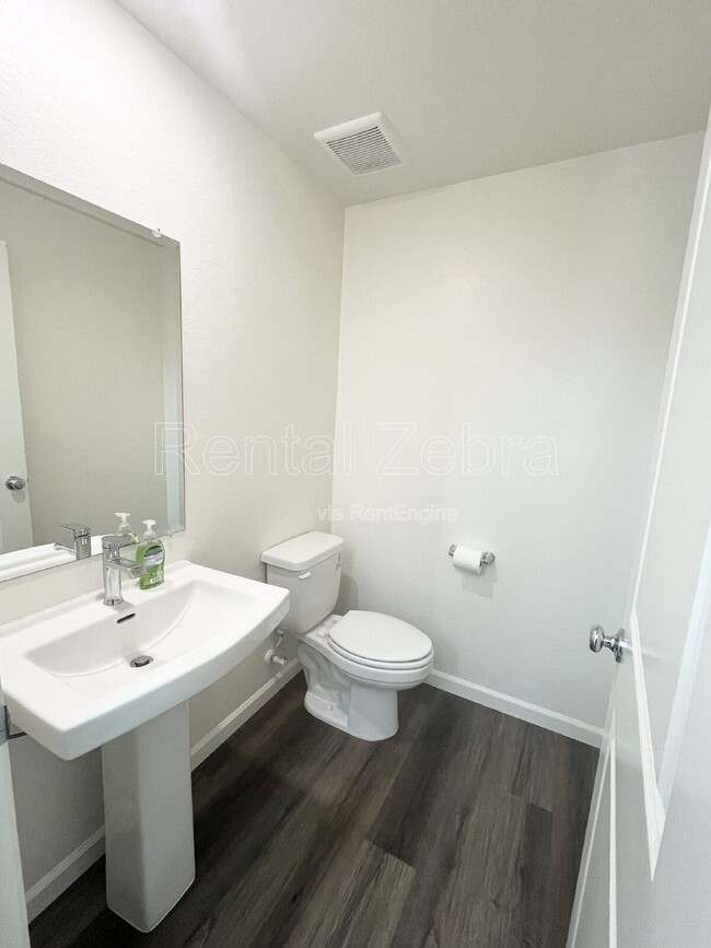 Building Photo - 333 Halisan Ct