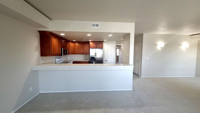 Building Photo - 300 Columbia Point Dr