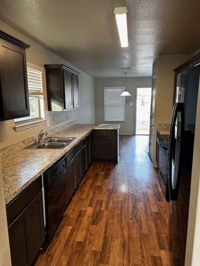 Building Photo - 2433 Stoneham Ct