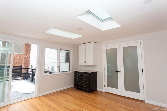 Building Photo - 712 Barnes Ave