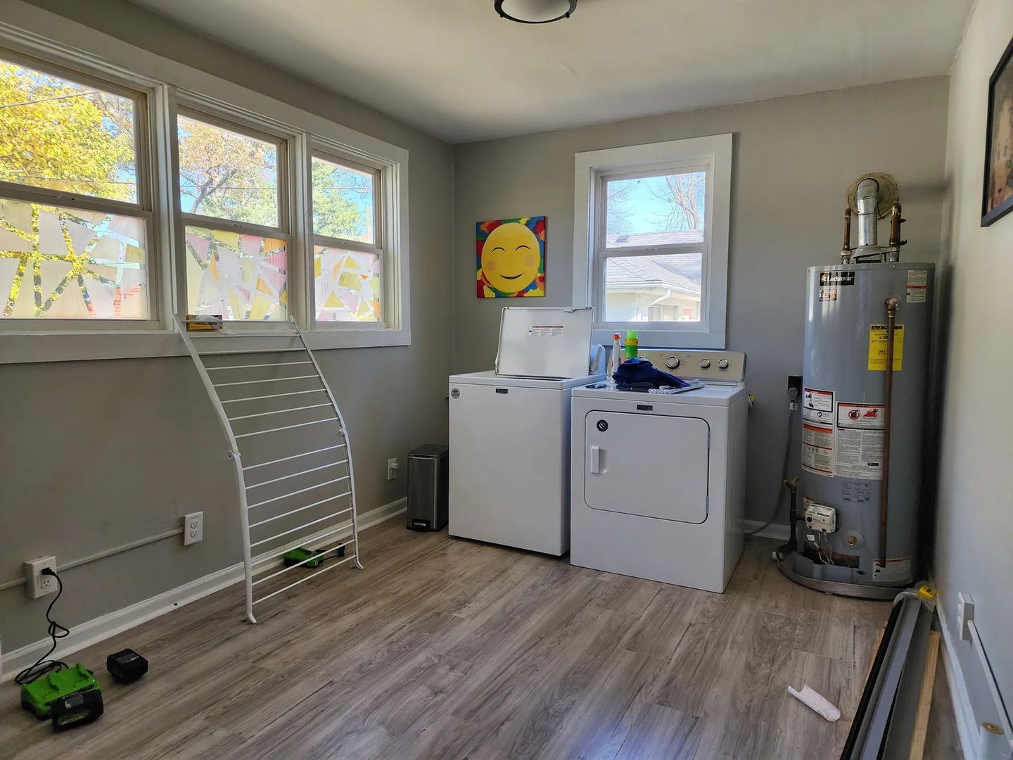 Building Photo - 1115 E 8th St