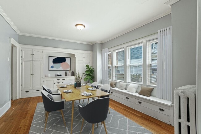 Building Photo - 2118 E Linnwood Ave