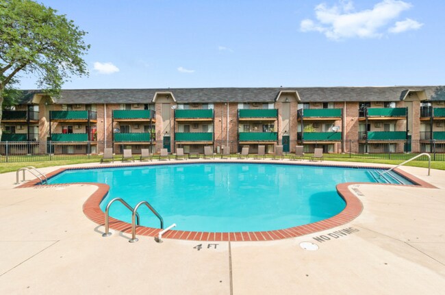 Building Photo - 23700 W Warren Ave