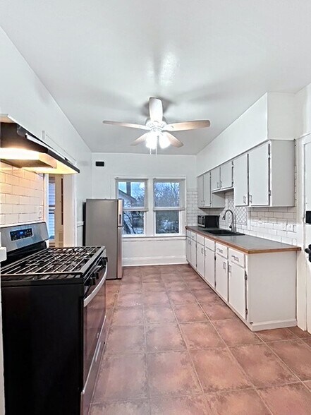 Primary Photo - 3365 E Scarborough Rd