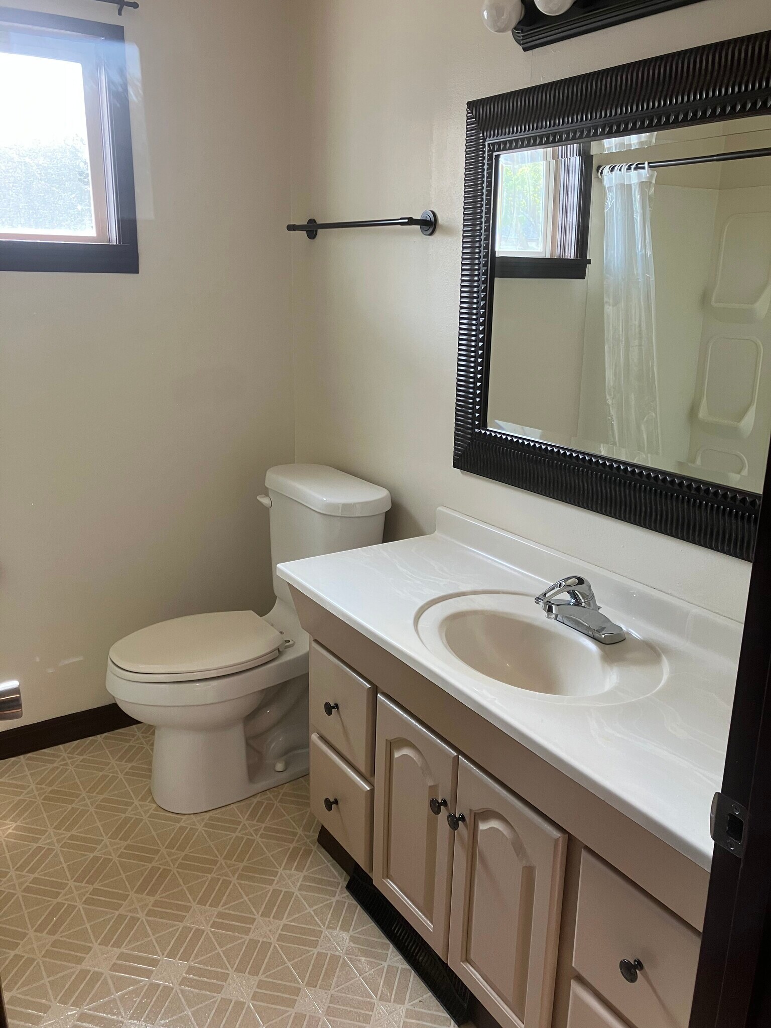 Bathroom - 901 N 14th St