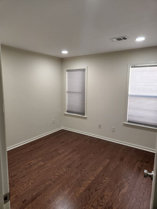 Building Photo - 416 Shallow Creek Rd