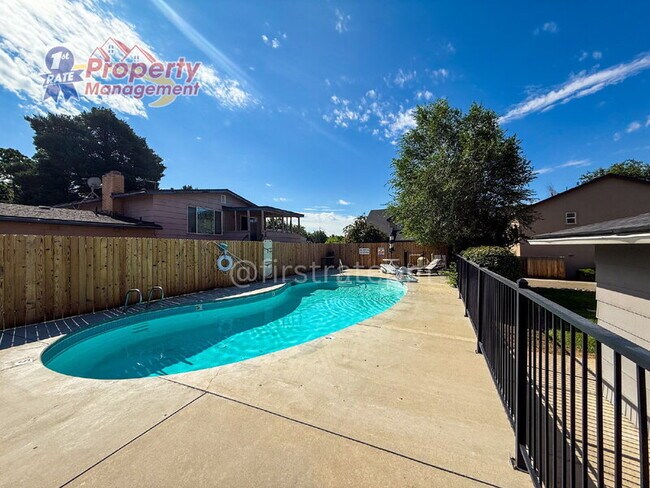 Building Photo - 5651 W Dorian Ln