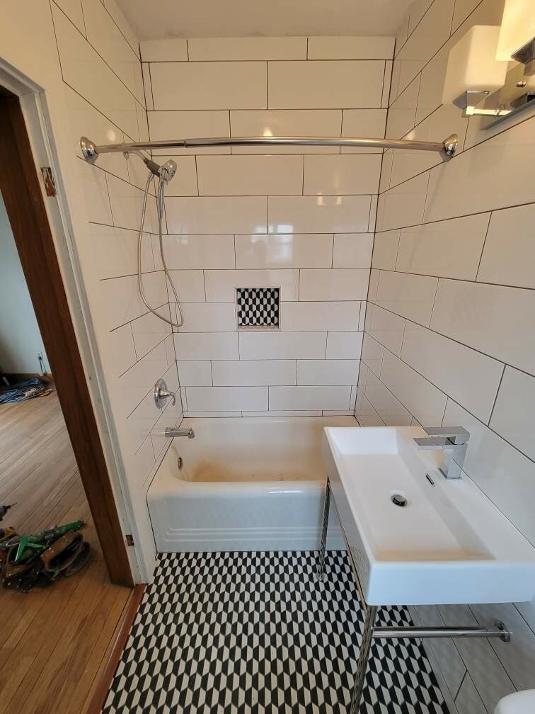 Building Photo - 946 E Johnson St