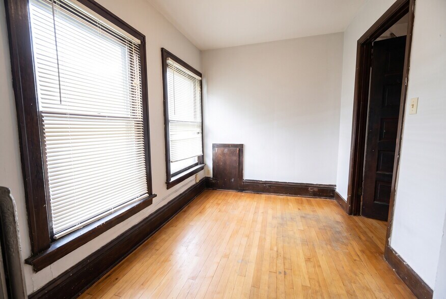 Building Photo - 410 W Mifflin St