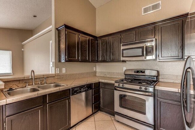 Building Photo - Refreshing 3 Bedroom Property with REFRIGERATED AIR 20 minute drive to Fort Bliss