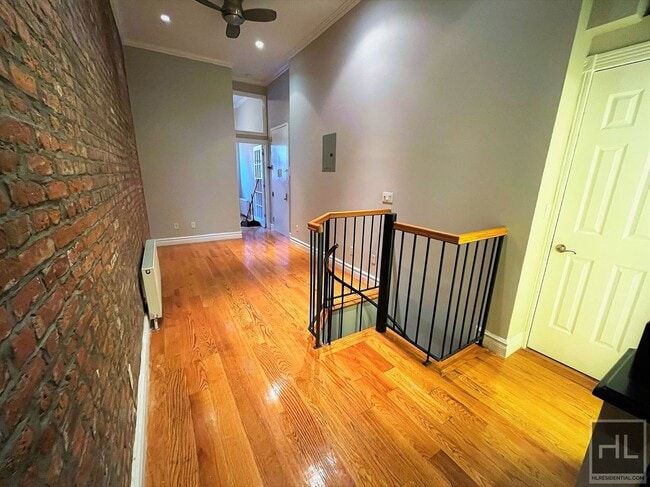 Building Photo - 345 E 5th St