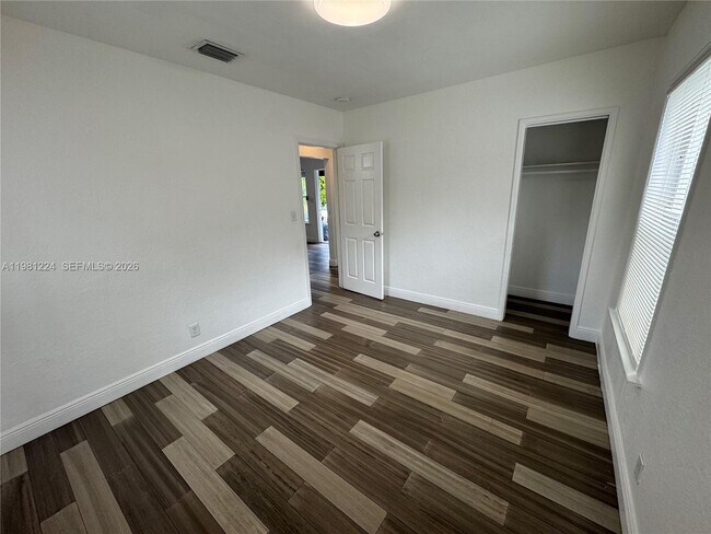 Building Photo - 1025 NW 7th Ave